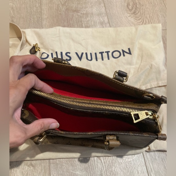 💯% Authentic Louis Vuitton Eastwest crossbody - Picture 4 of 13